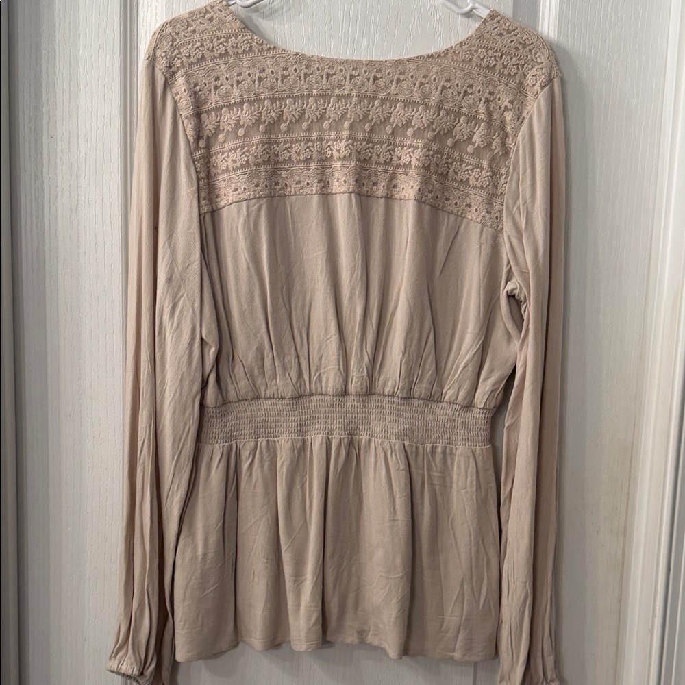 Shyanne Light Beige Lace-Trim Peasant Blouse NWT - Picture 3 of 3